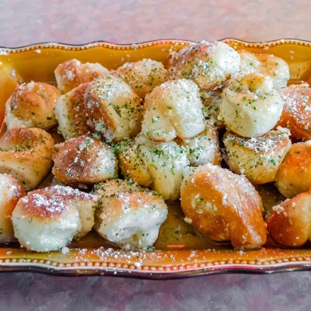 Garlic Knots.